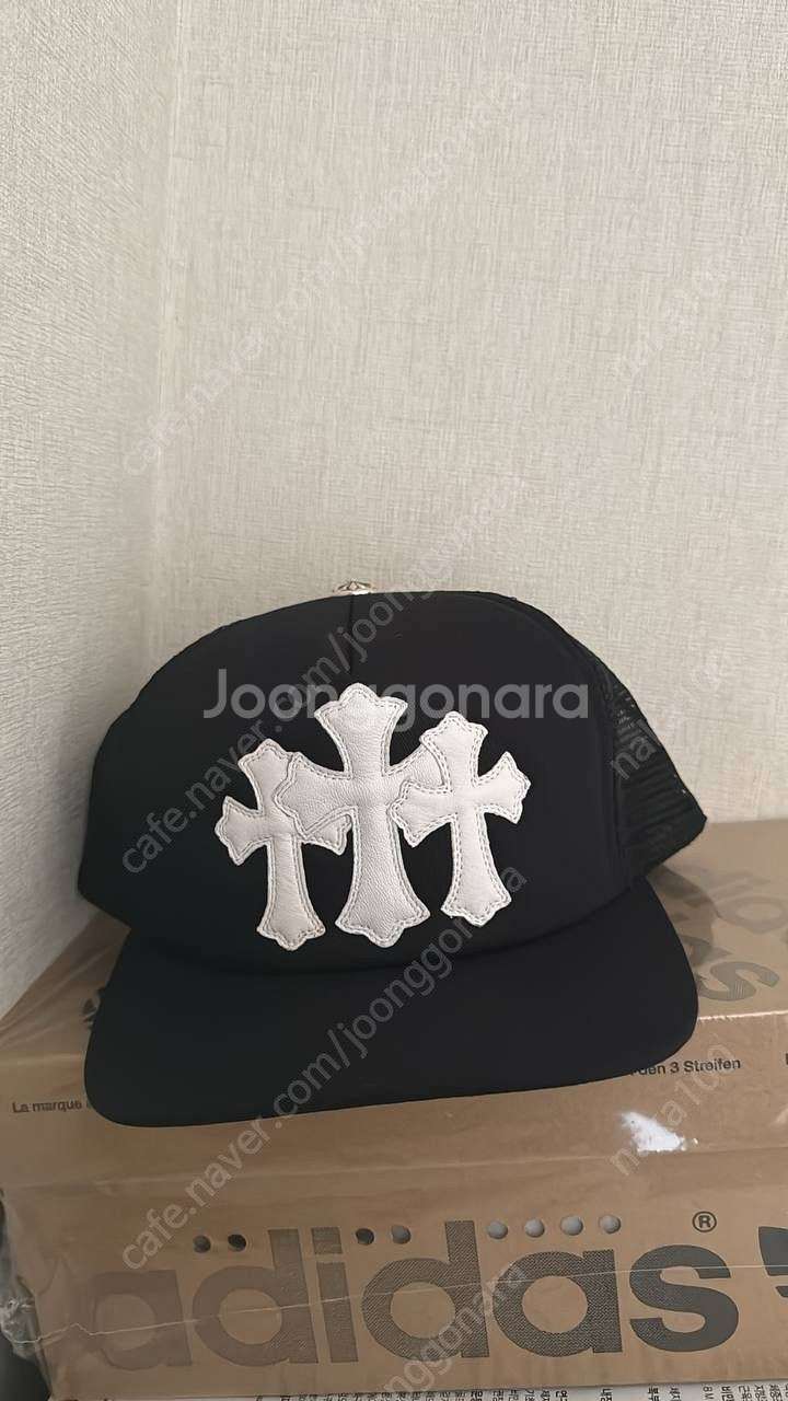 크롬하츠 세미터리 모자 판매합니다.--0
