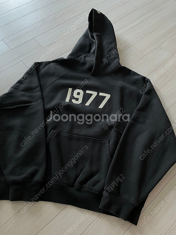 에센셜 1977 후드 차콜 L--1