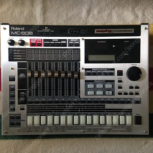 Roland Sampling Groovebox MC-808