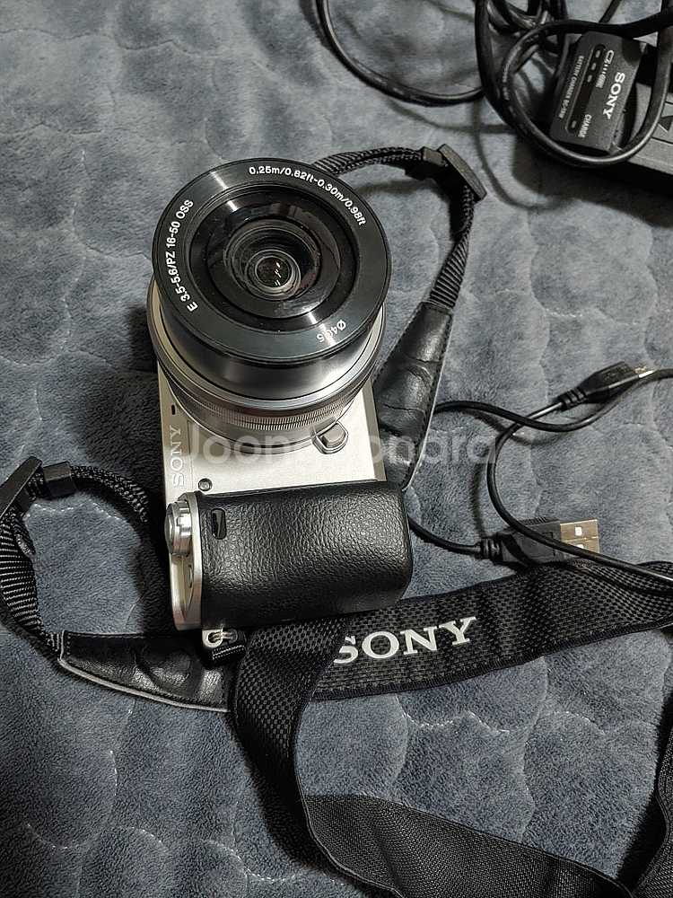 Sony A6000--2