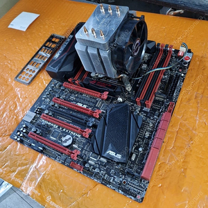 ASUS RAMPAGE V EXTREME + E5-2660V4 + 시퓨쿨러 14만3천 (택배비포함)