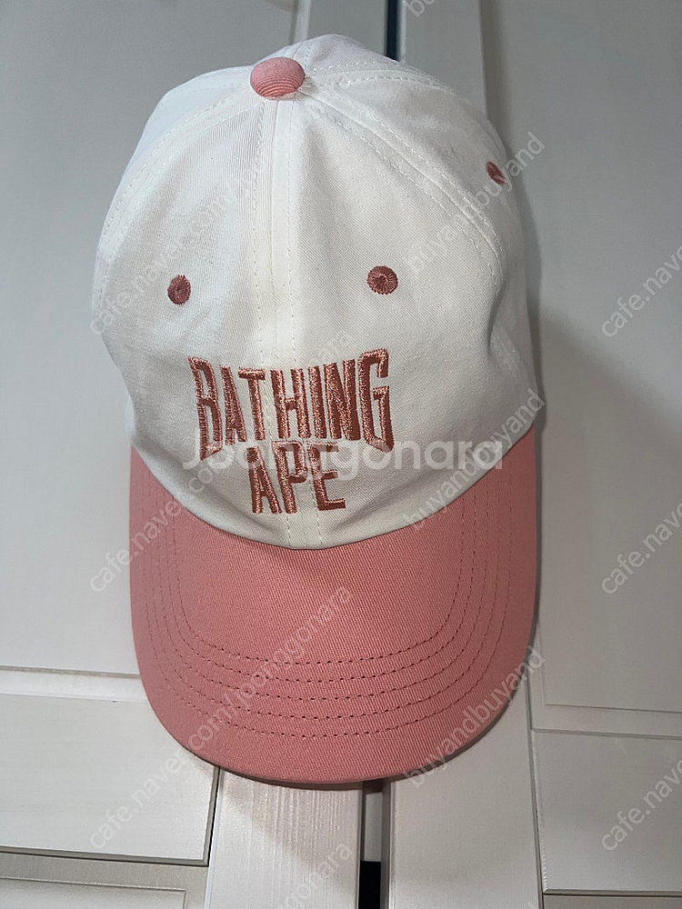 베이프 우먼 NYC 로고 패널 캡 모자--0