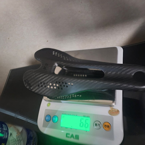 통카본 안장 팝니다. gule p3 안장66g