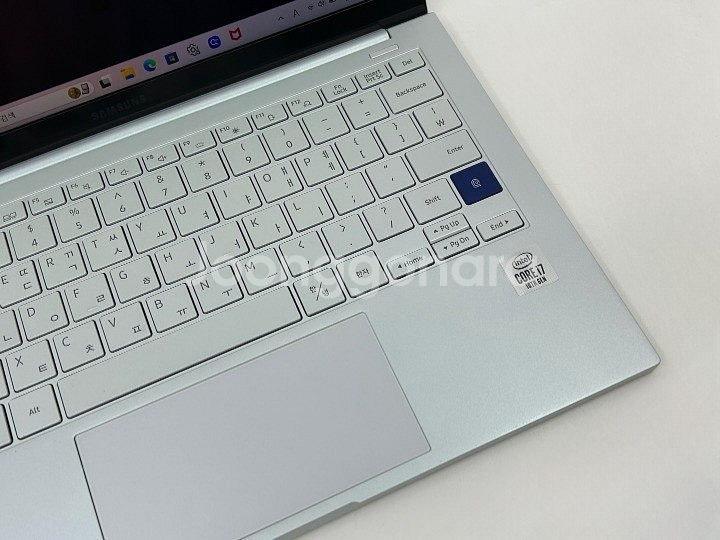 삼성 갤럭시북 이온 NT930XCJ-K716A i7 1...--2