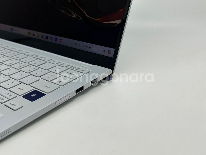 삼성 갤럭시북 이온 NT930XCJ-K716A i7 1...--4