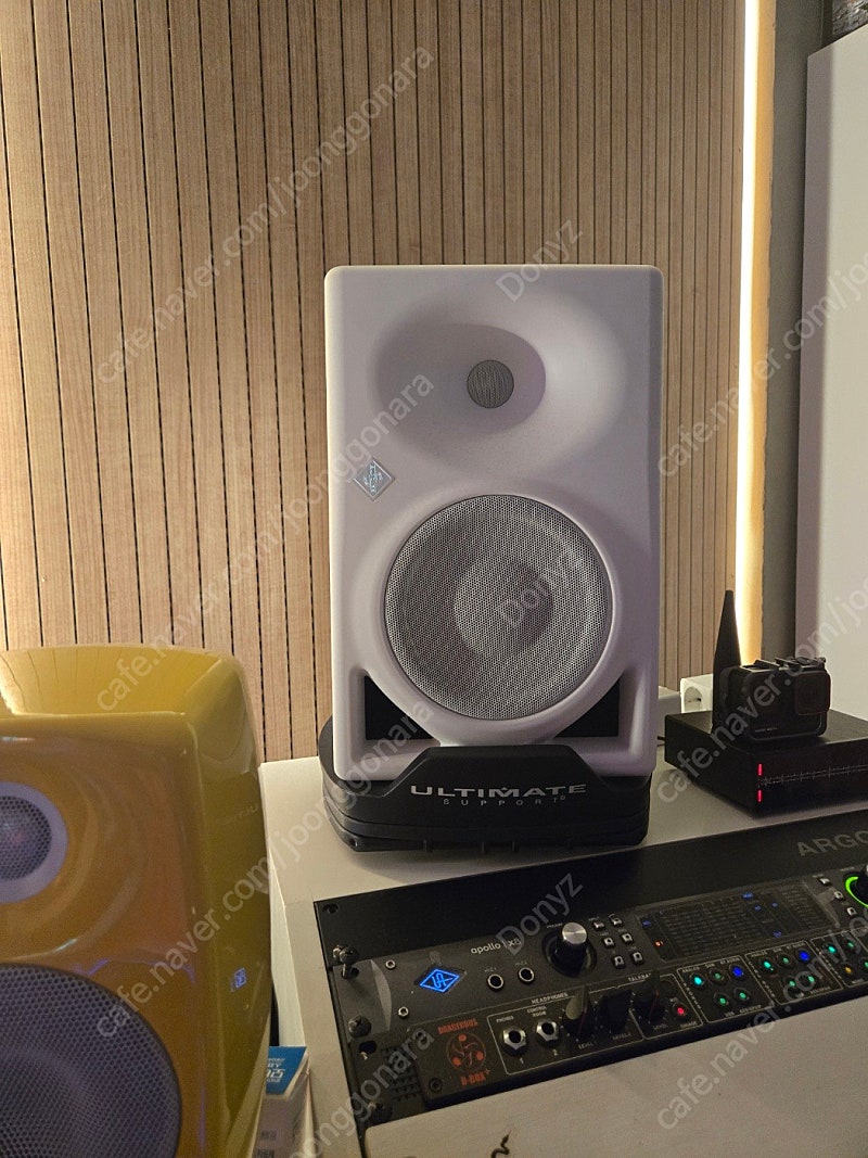 Neumann KH150 노이만 모니터 스피커 화이트