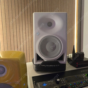 Neumann KH150 노이만 모니터 스피커 화이트