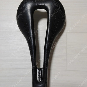 초경량 명품 안장 셀레(selle) 슈퍼플로우 slr 안장 팝니다 183g (택포 5만)