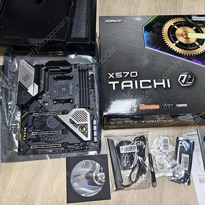 Asrock X570 Taichi 메인보드 판매합니다.