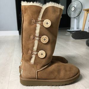 UGG 어그 베일리 버튼 체스트넛 부츠 240