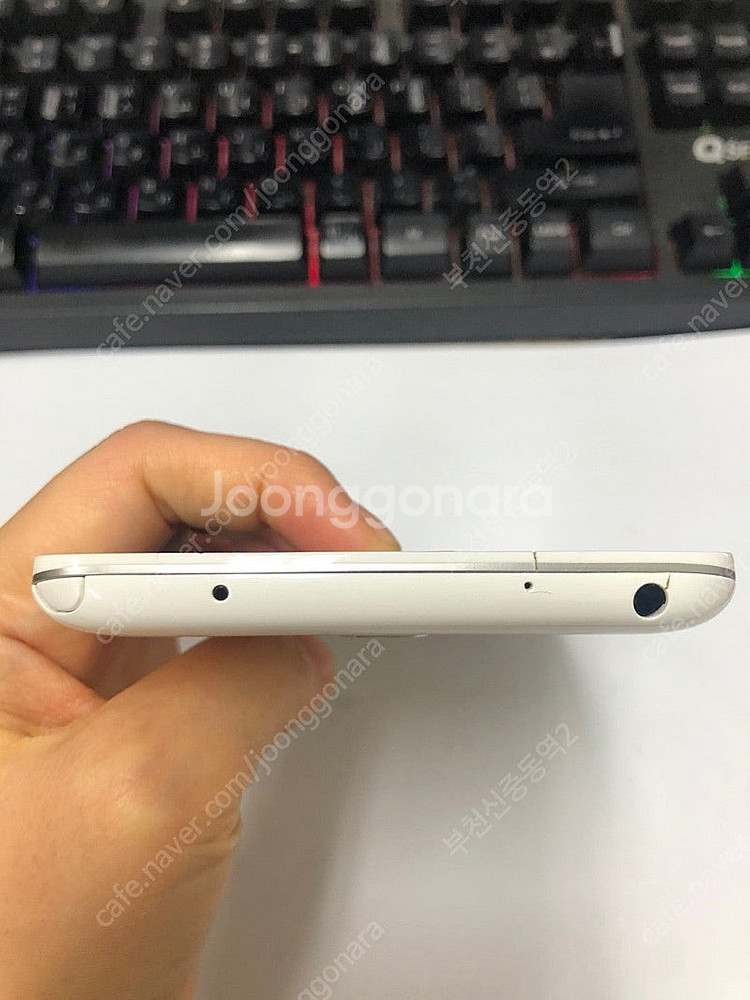 195701 LG 뷰3 화이트 외관깔끔 16GB 소장폰...--3