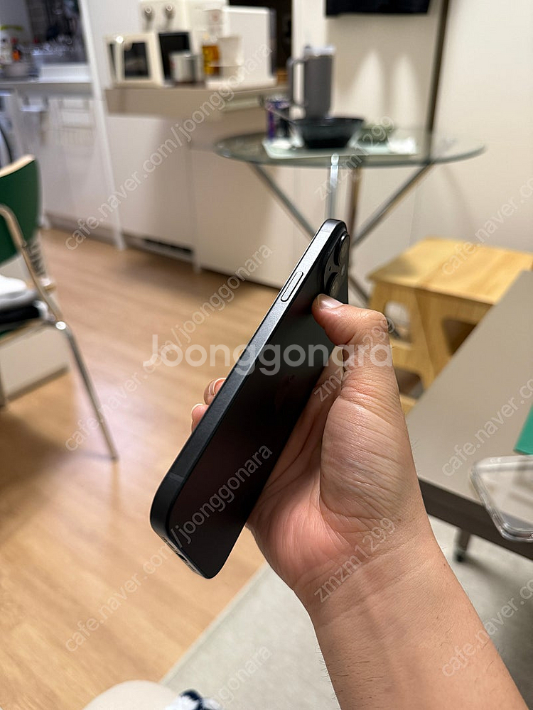 아이폰15 플러스 256g 스페이스그레이 팝니다.--2