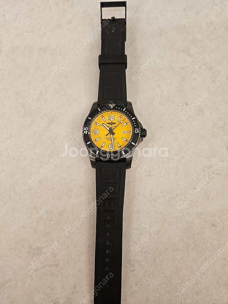 풀박 브라이틀링 슈퍼오션 블랙스틸 44mm 옐로우 판매...--1