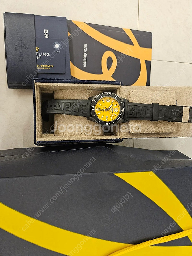풀박 브라이틀링 슈퍼오션 블랙스틸 44mm 옐로우 판매...--3