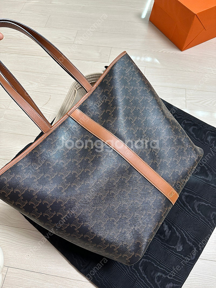 셀린느 트리오페 쇼퍼백--4