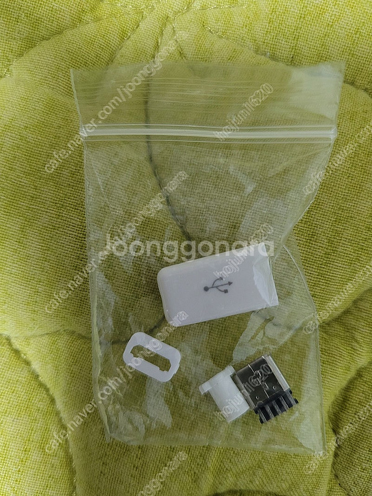 모바일 주변기기를 1개당 100원에 판매합니다!--5