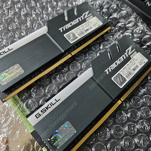 지스킬 트라이던트Z RGB DDR4 3200 CL16 8GB*2