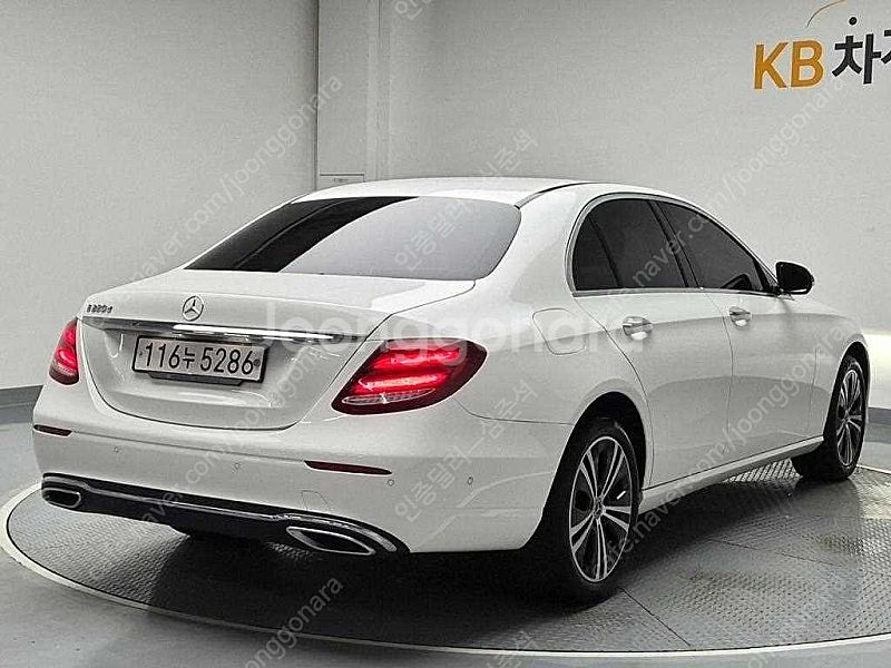 벤츠E-클래스 W213 E220d 아방가르드 (5인승)...--2