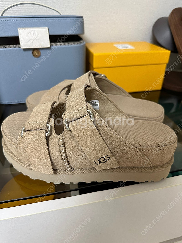 어그 골든스타 하이 샌들 플랫폼 슬라이드--1