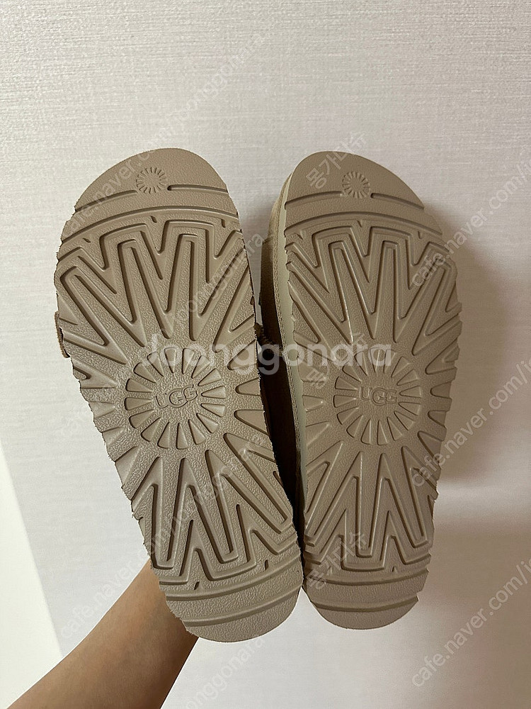 어그 골든스타 하이 샌들 플랫폼 슬라이드--2