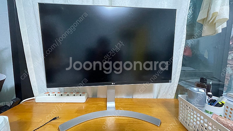 LG 27인치 4k 모니터 팝니다.--0