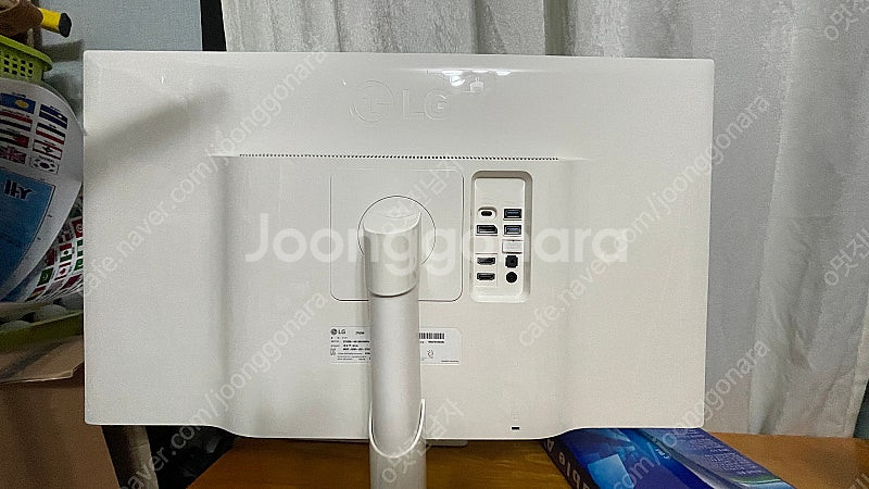 LG 27인치 4k 모니터 팝니다.--1