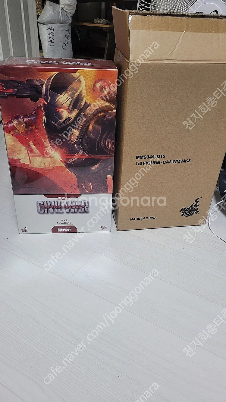 핫토이 시빌워 워머신 외 몇가지 피규어 타임세일 진행합...--0