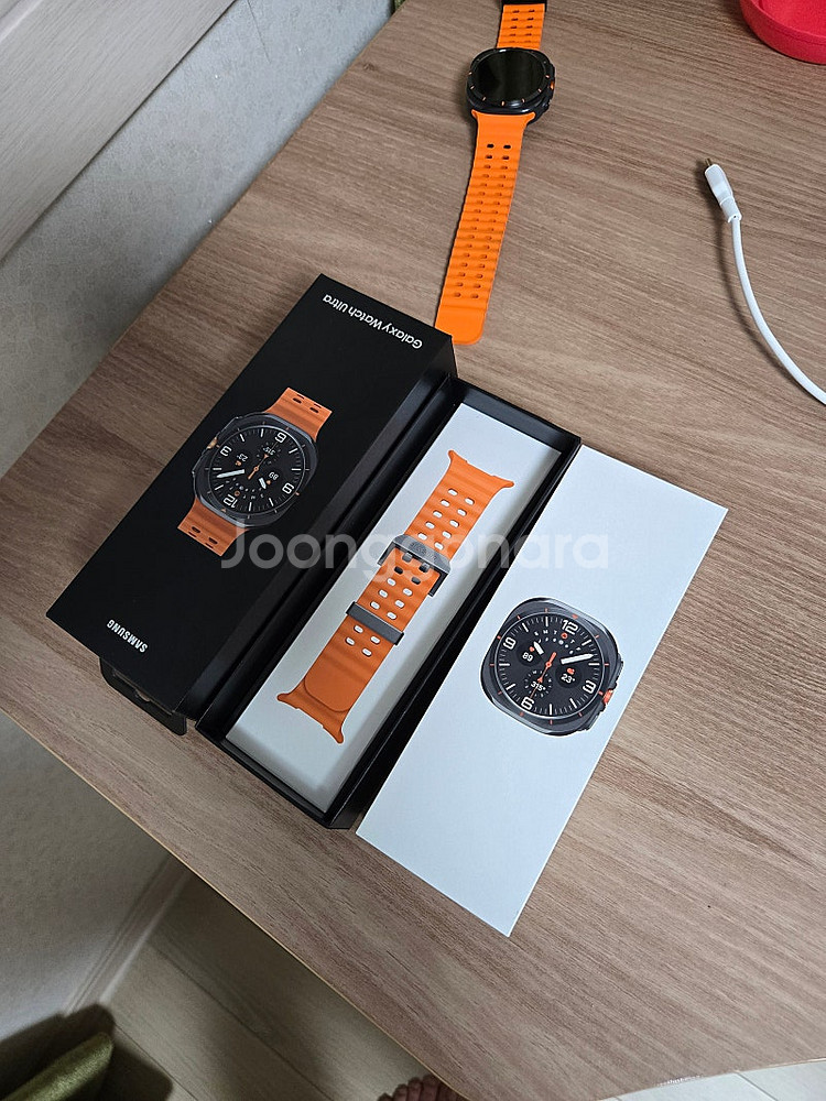 삼성전자 갤럭시 워치 울트라 2달 사용 45만원 팝니다..트레일밴드 새거 같이 드립니다.--4