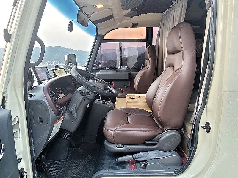 14년 뉴카운티4인승캠핑카(오토,7만km,인산철1,200A+에코원+어라운드뷰)-전액할부됨 이미지