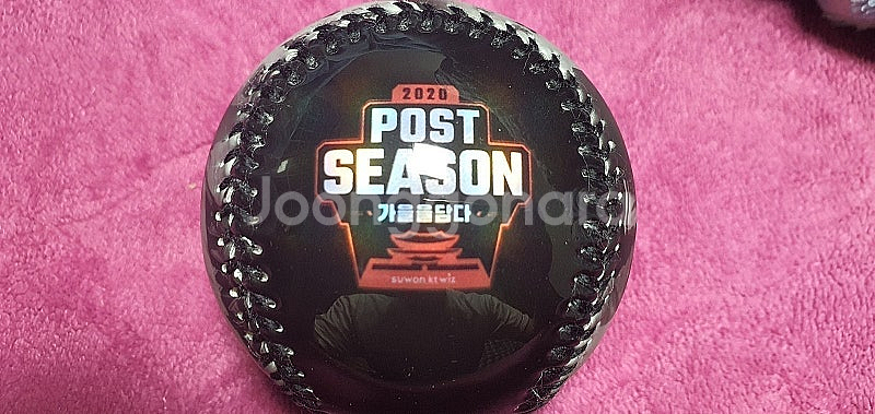 KT 위즈 2020 포스트시즌 기념구 팔아요--0