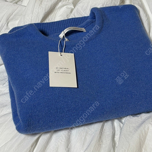 문달 베이직 라운드 니트 블루 (Moondal basic round knit in blue) M 사이즈