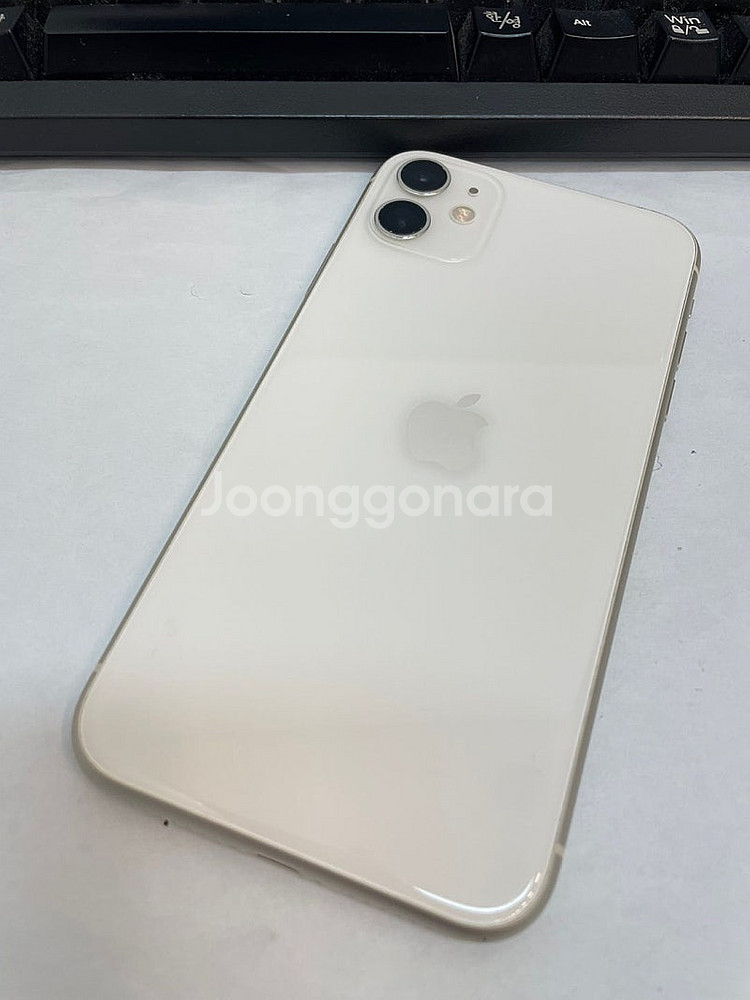 아이폰11 화이트 128GB 상태좋은 중고28만 팝니다--0