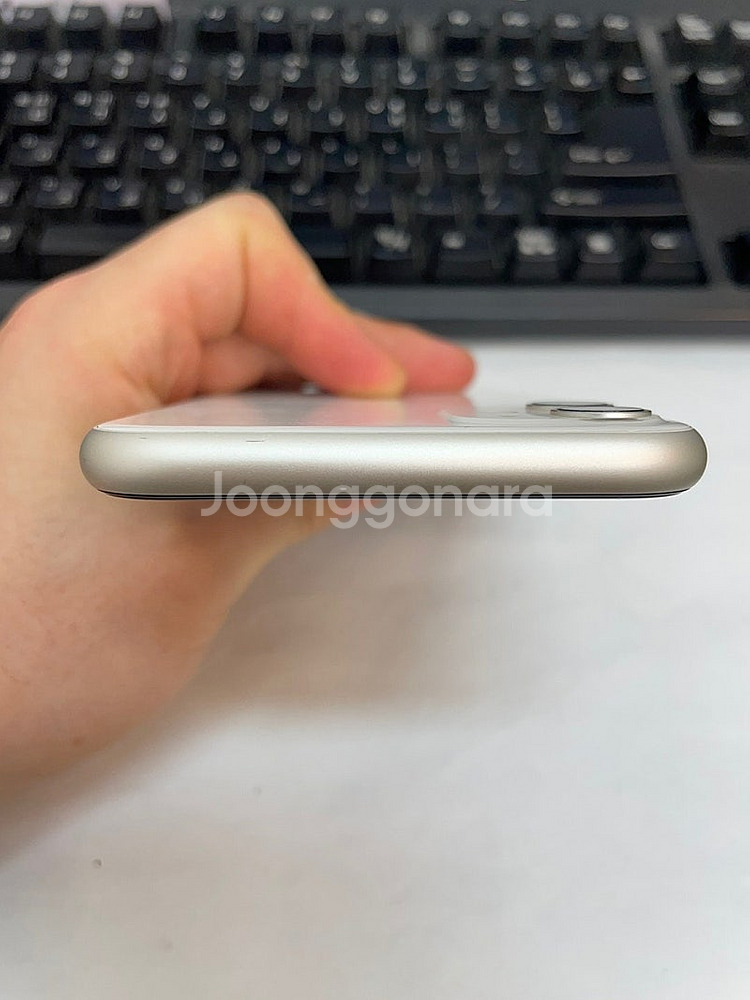 아이폰11 화이트 128GB 상태좋은 중고28만 팝니다--4