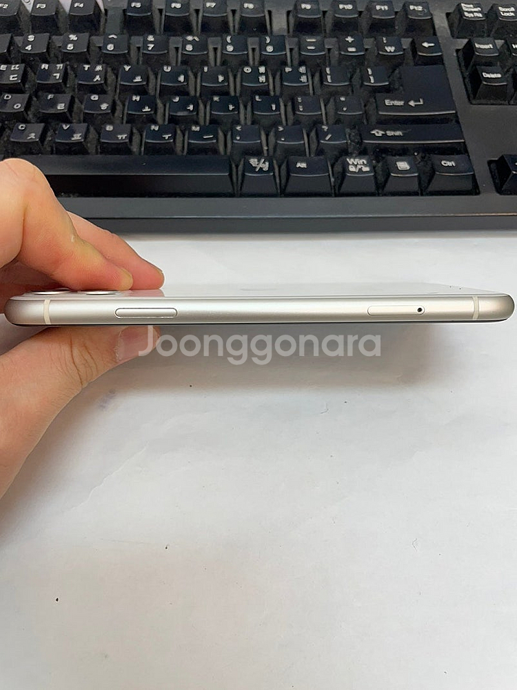아이폰11 화이트 128GB 상태좋은 중고28만 팝니다--5