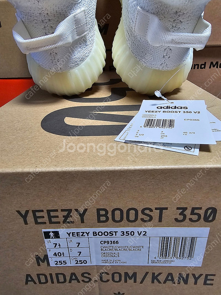 아디다스 이지부스트 350 v2 크림 트리플 화이트--2