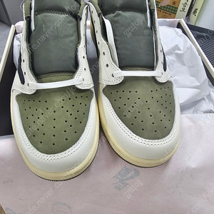 나이키 스캇올리브 275mm