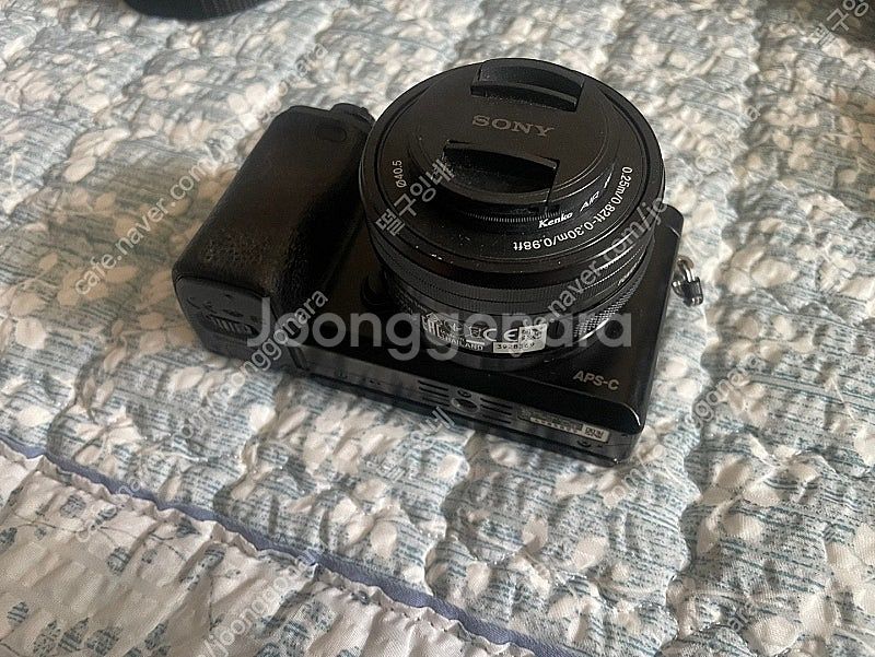 소니 미러리스a6000 번들렌즈 등등 한번에팝니다--2