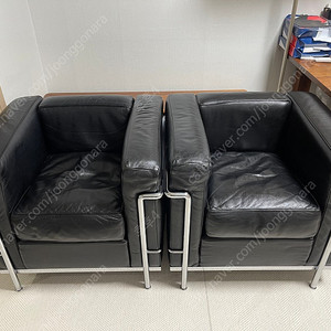 르 코르뷔지에 Cassina LC2 소파 2개 판매