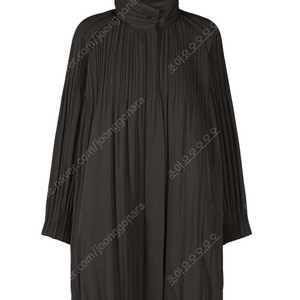 [새상품 오늘 발매] 플리츠플리즈 패디드 롱 블랙