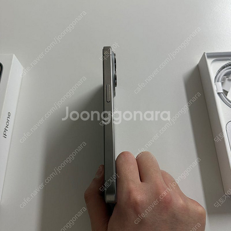 아이폰15프로 내츄럴 티타늄 256기가 팝니다--2