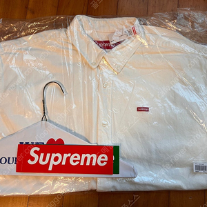 슈프림 Supreme Small Box Shirt White Denim - 24FW 미듐 새상품 판매합니다