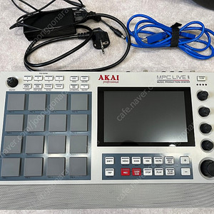 AKAI MPC LIVE 2 Retro