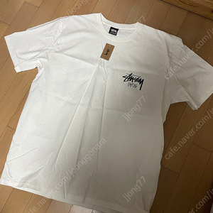 Stussy Paris 티셔츠 (스투시) L 사이즈 검정, 흰색 팝니다.