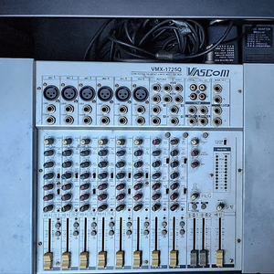 믹서기(VMX-1725Q),앰프(QSC PLX1602),이펙트(VFX-256),에코(KSM2500),알루미늄 렉케이스 일괄로 팝니다