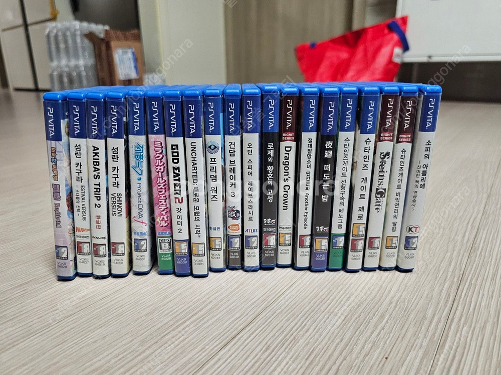 ps vita 2세대 2000일판 외 타이틀 8개--4