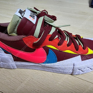 나이키 Sakai Kaws Blazer Low Team Red 260 판매합니다