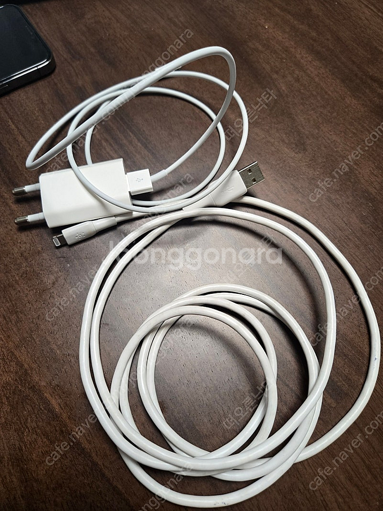 아이폰 12pro 256gb 벨킨충전기 포함--3