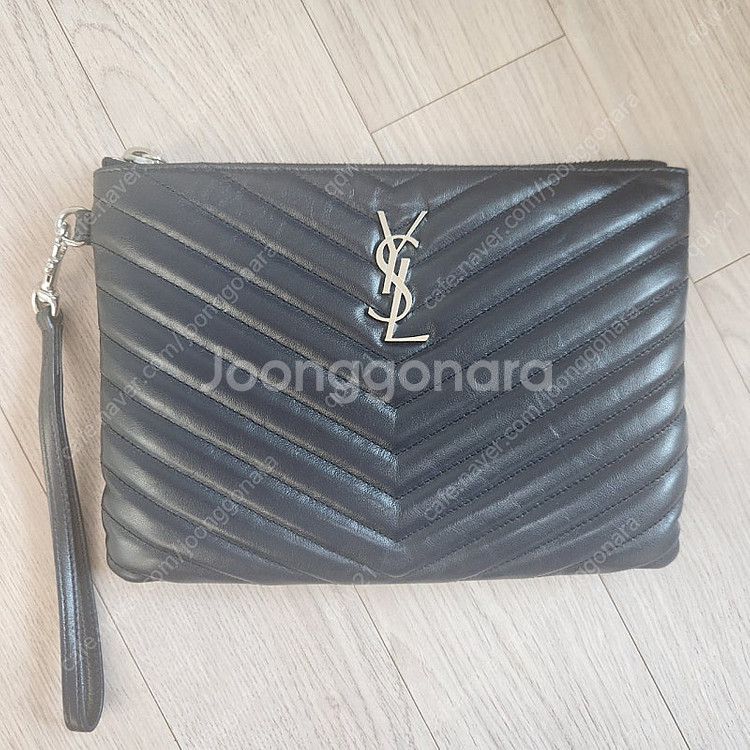 입생로랑 클러치백 스몰 네이비색 은장 팝니다--1