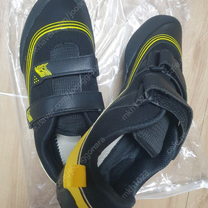 클라이밍화 팝니다. (미사용 size42)