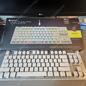 불칸 tkl pro 적축 화이트 풀박(roccat vulcan)